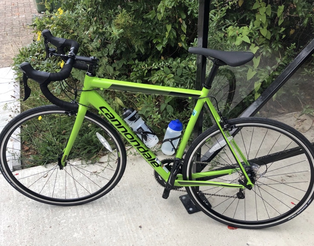 green cannondale road bike