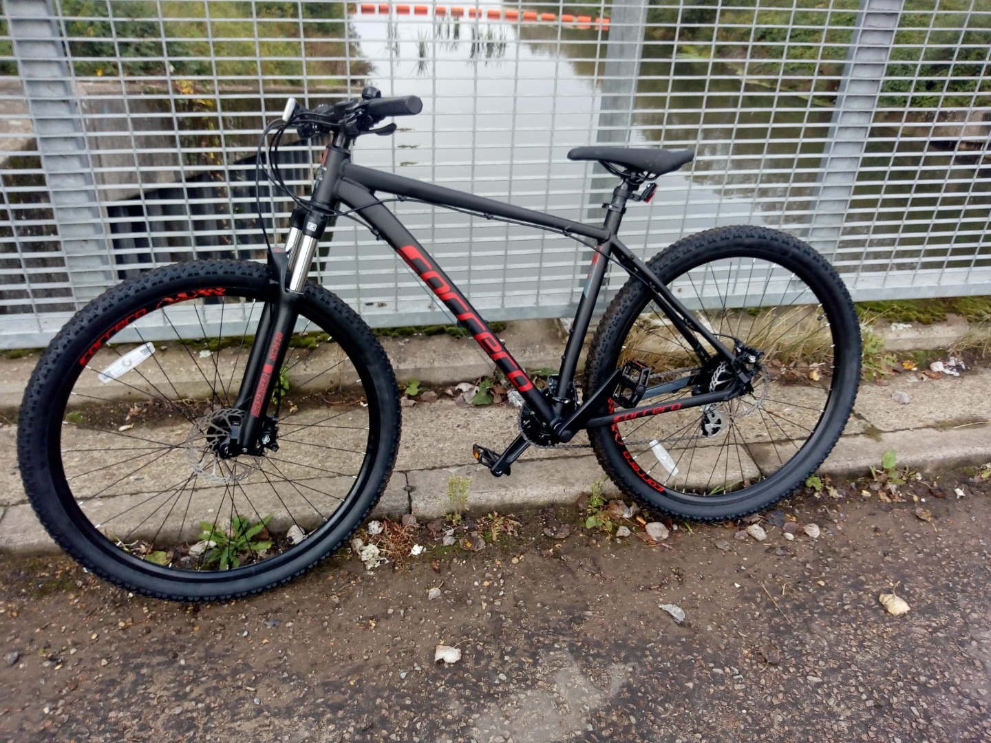 halfords bikes carrera hellcat