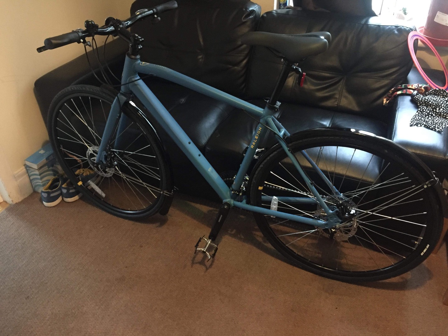 Raleigh cadent 2024 2 hybrid bike