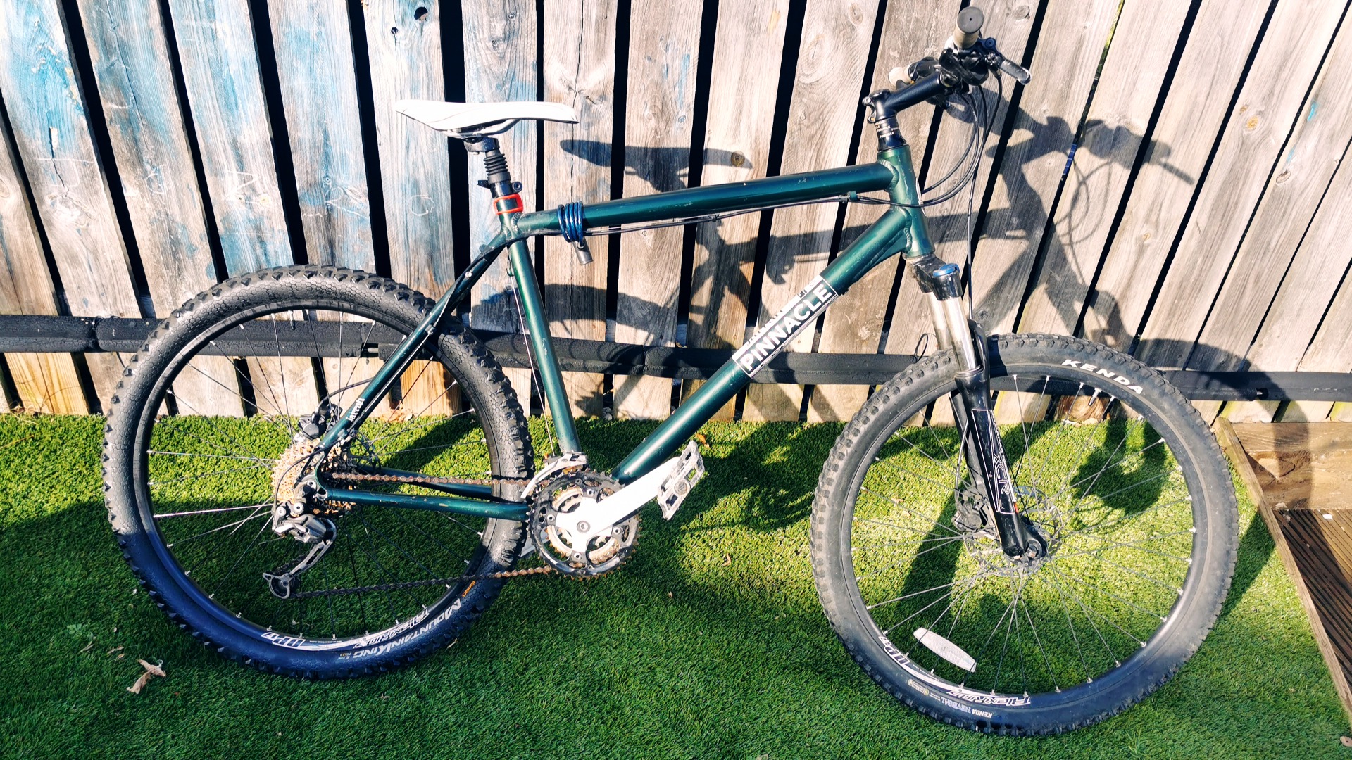 Pinnacle jarrah best sale mountain bike