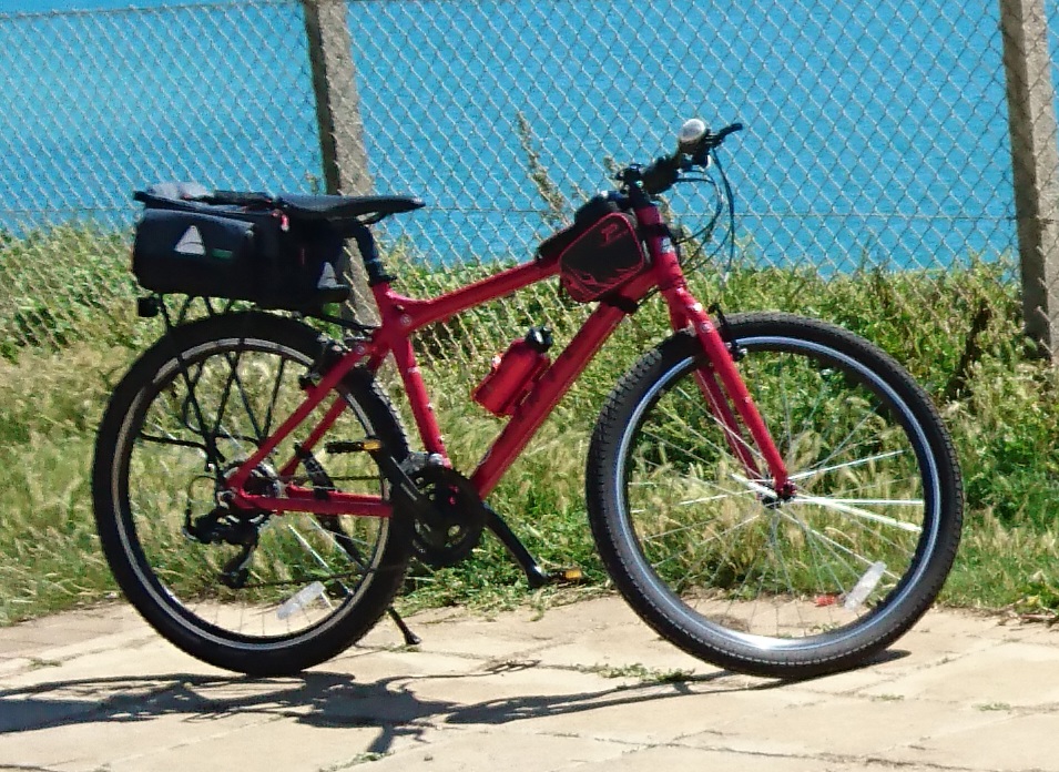 Carrera axle cheap hybrid bike