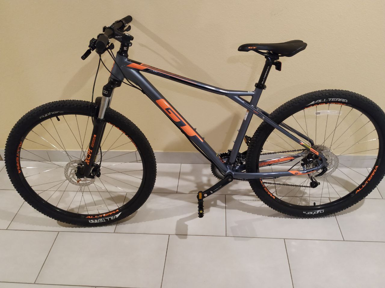 Stolen GT Bicycles GT AVALANCHE 9R COMP